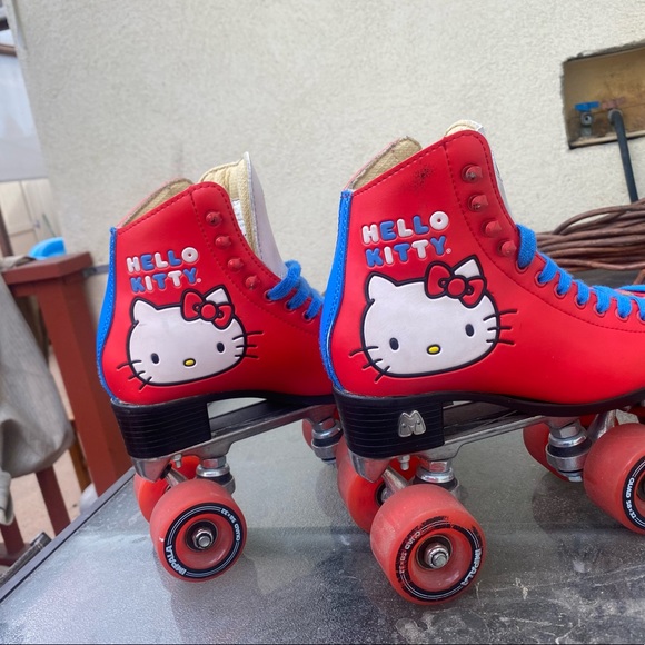 MOXIE HELLO KITTY SKATES - Picture 5 of 7